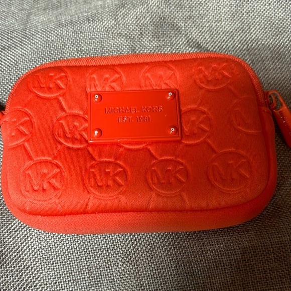 Michael Kors Logo Electronic Neoprene Coin Pouch Wristlet - Picture 8 of 12